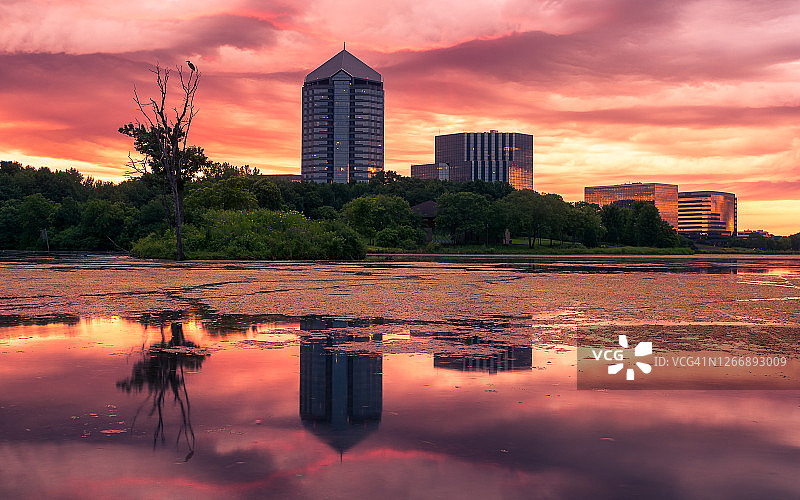 明尼苏达州布卢明顿日出时的诺曼代尔湖图片素材