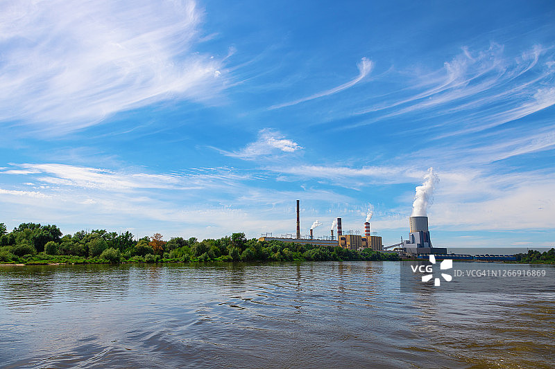 河边的发电厂图片素材