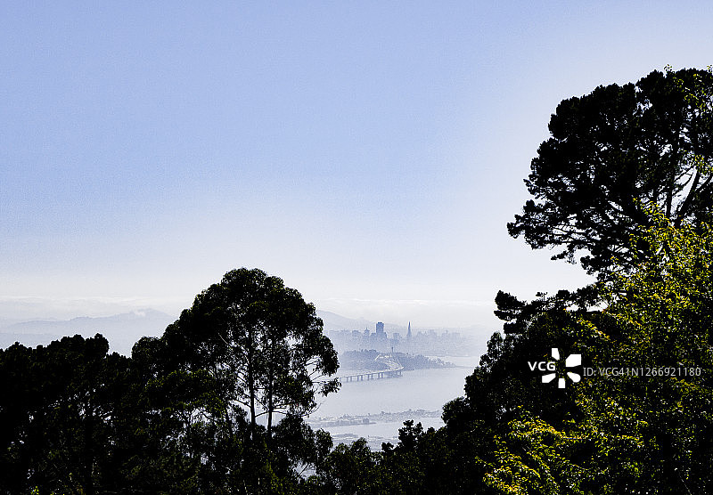 远处眺望旧金山天际线图片素材