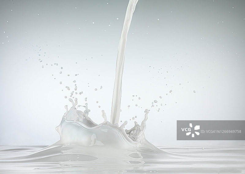 牛奶飞溅图片素材