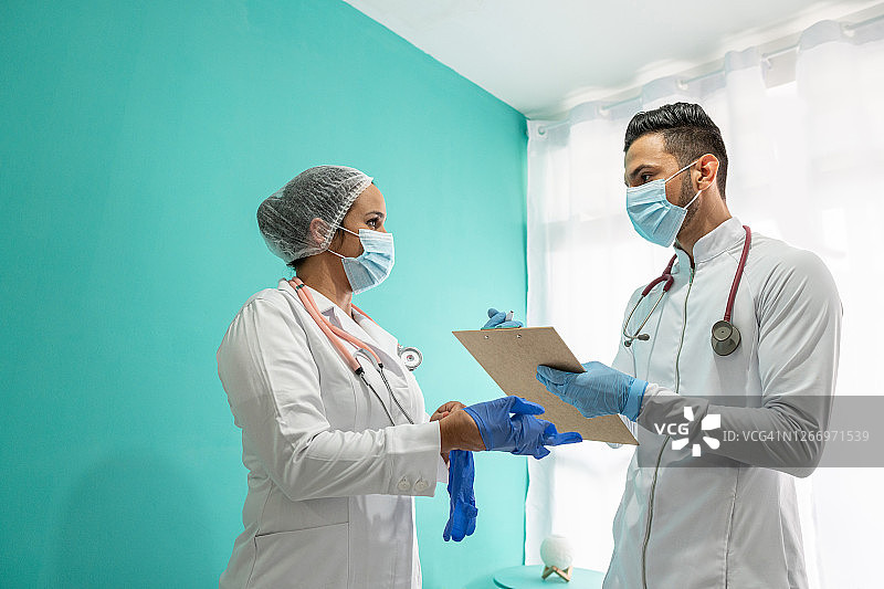 在医院工作的医疗实习生图片素材