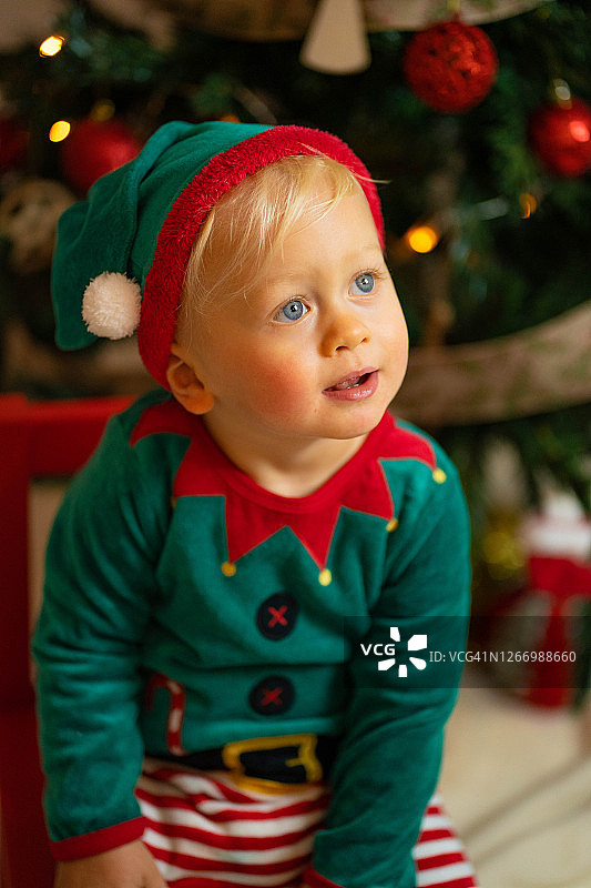 装扮成精灵的婴儿图片素材