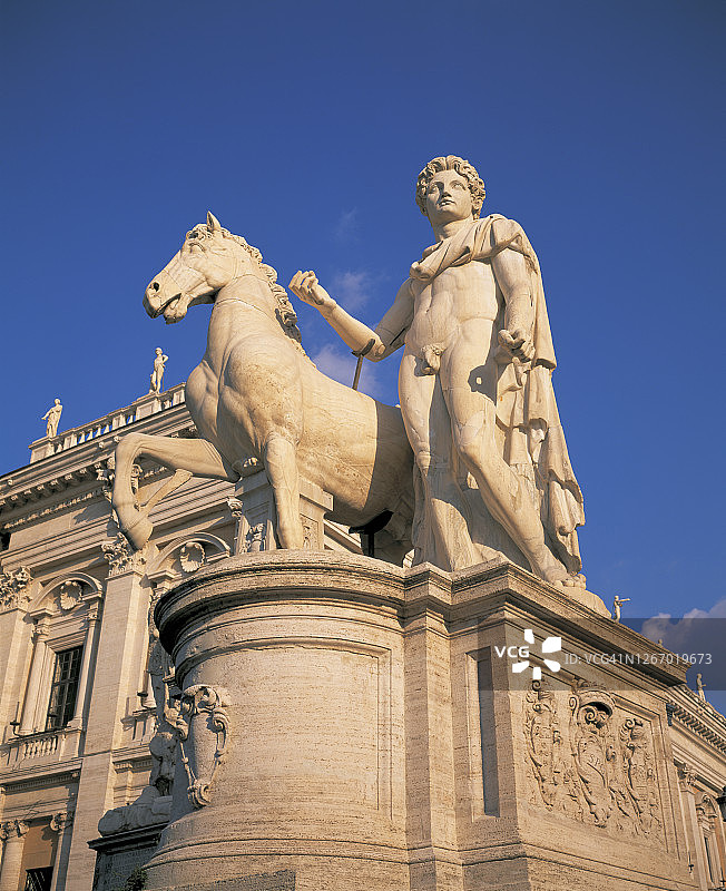 罗马大理石骑马雕像图片素材