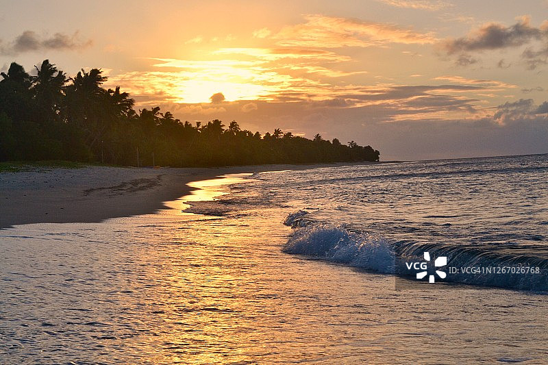 汤加哈派群岛乌奥莱瓦的日落时分图片素材