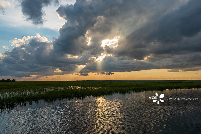 盐沼的日落图片素材