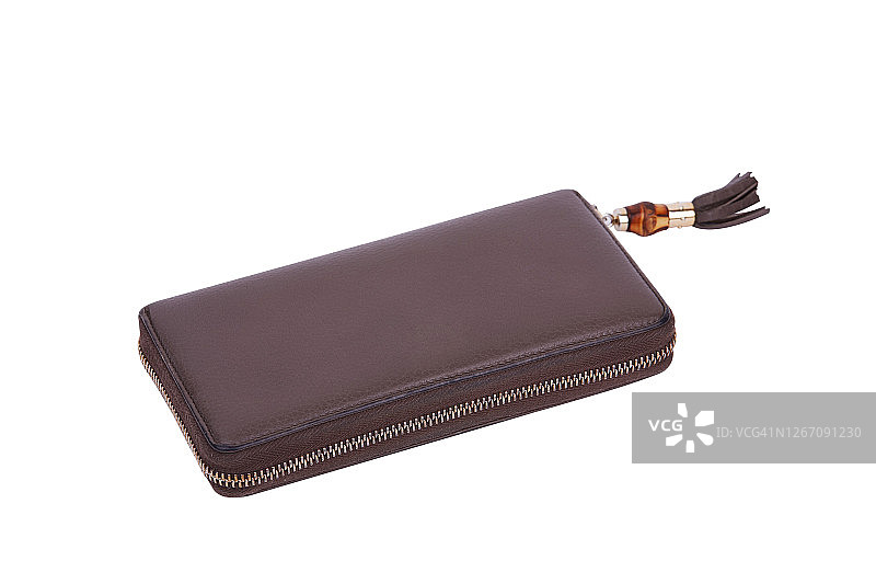 白色背景的棕色皮革拉链钱包图片素材
