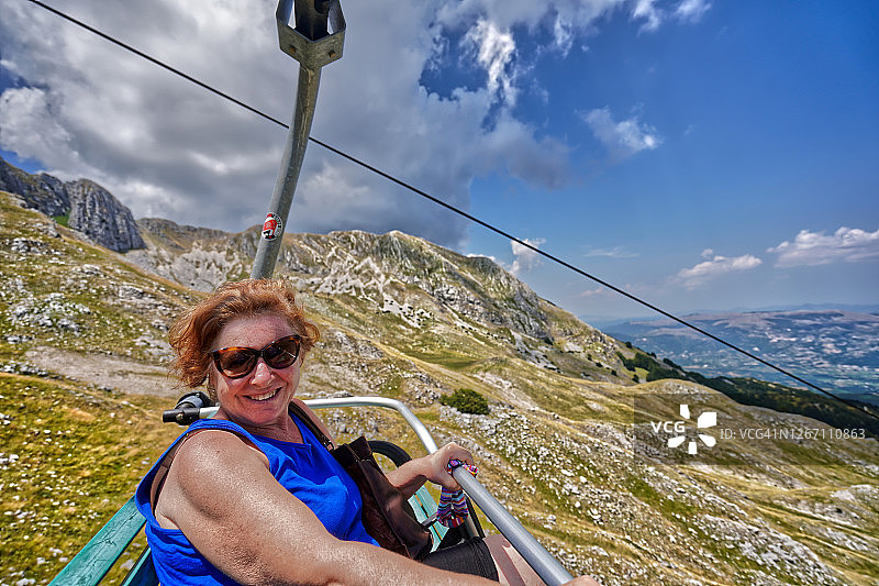 乘坐缆车从Colle della Capria（海拔1850米）下行图片素材