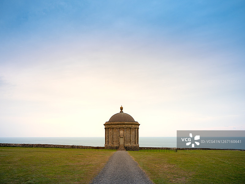 穆森登神庙入口，天空和海洋美景图片素材