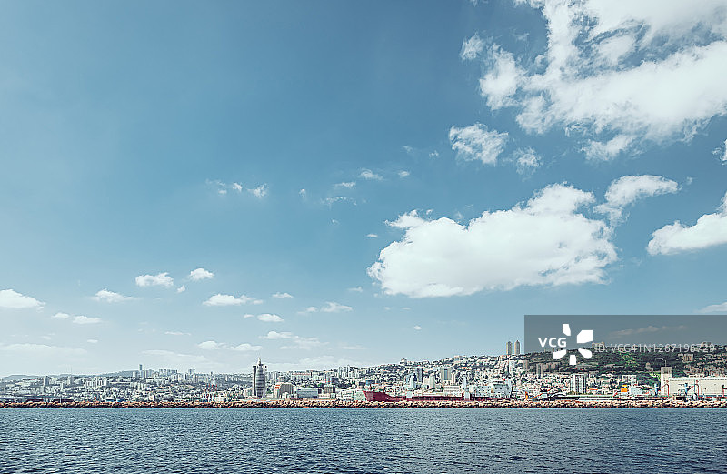 从地中海眺望海法的远景图片素材