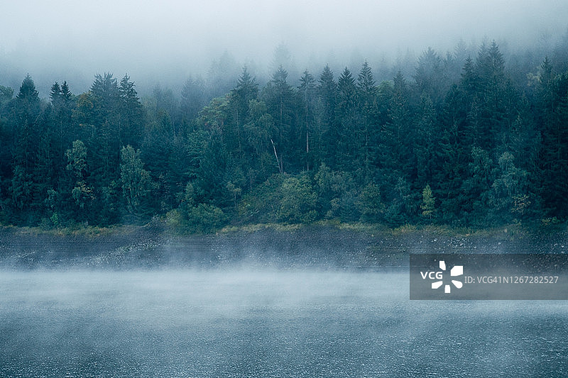 哈尔茨山区的水坝图片素材