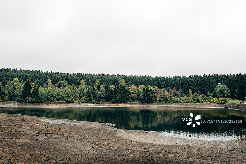 哈尔茨山区的水坝图片素材