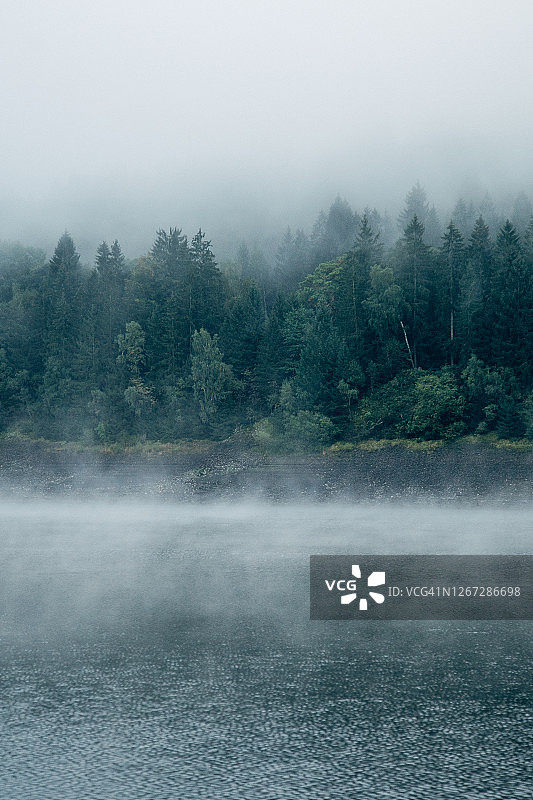 哈尔茨山区的水坝图片素材