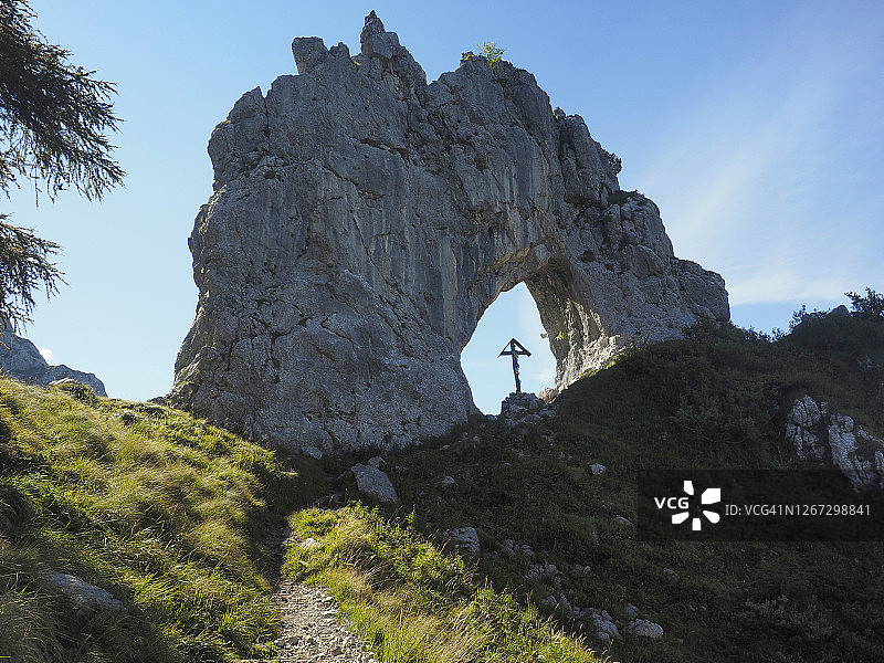 格里尼亚北部地区公园普拉达门天然拱门上的上午光线图片素材