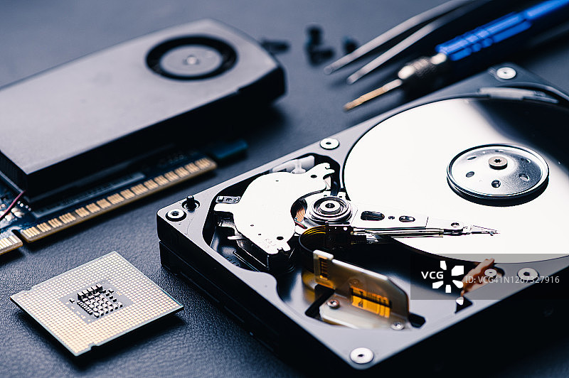 硬盘内部结构及维修工具图片素材