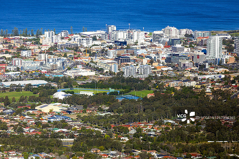 沿海城镇的高角度视图，带有复制空间的背景图片素材