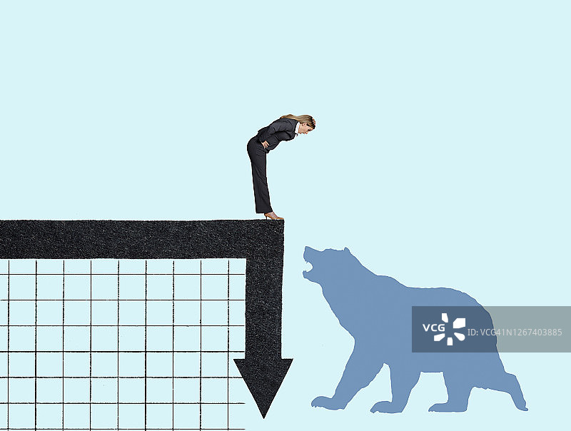 女商人俯视熊市图片素材