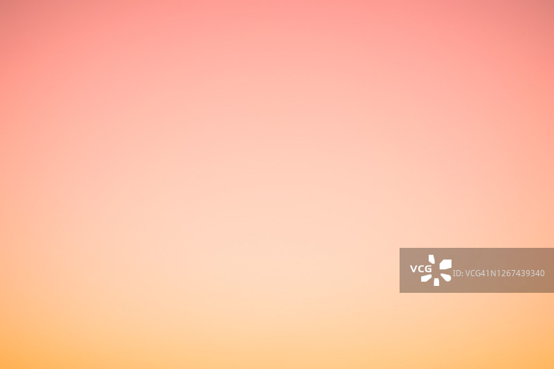 云分类：橙色渐变晨光天空图片素材