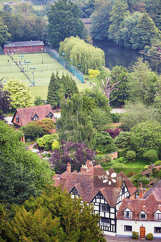 沃里克的木结构房屋和网球场图片素材