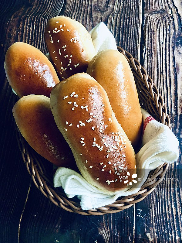 自制新鲜面包（iPhone X拍摄）图片素材