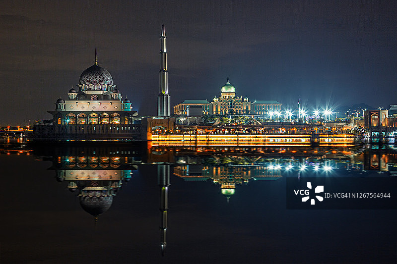 布特拉贾亚太子清真寺和首相府图片素材
