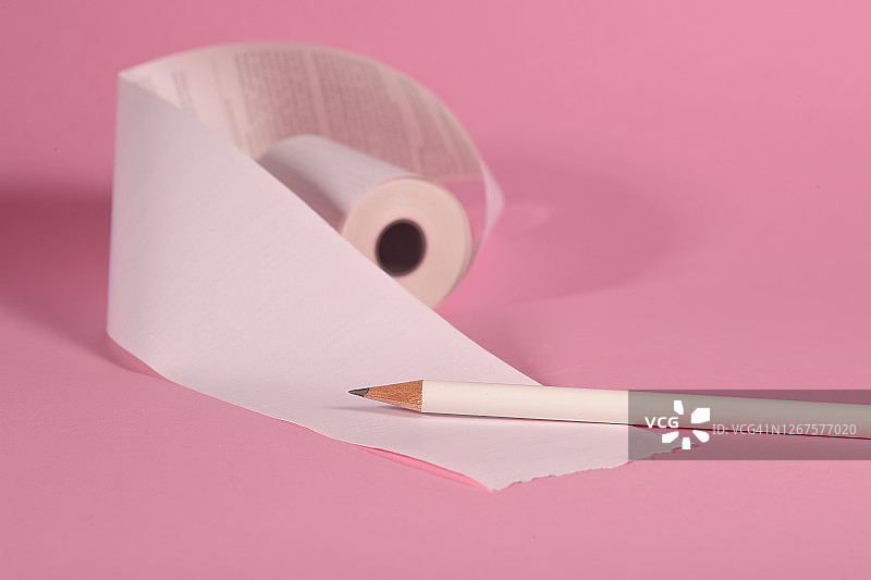 铅笔和白纸图片素材