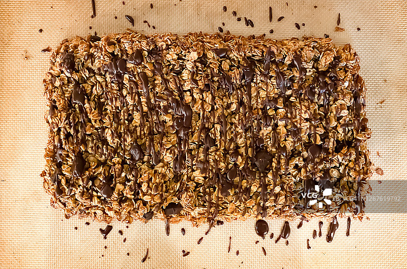 自制新鲜无糖燕麦格兰诺拉麦片配巧克力酱图片素材