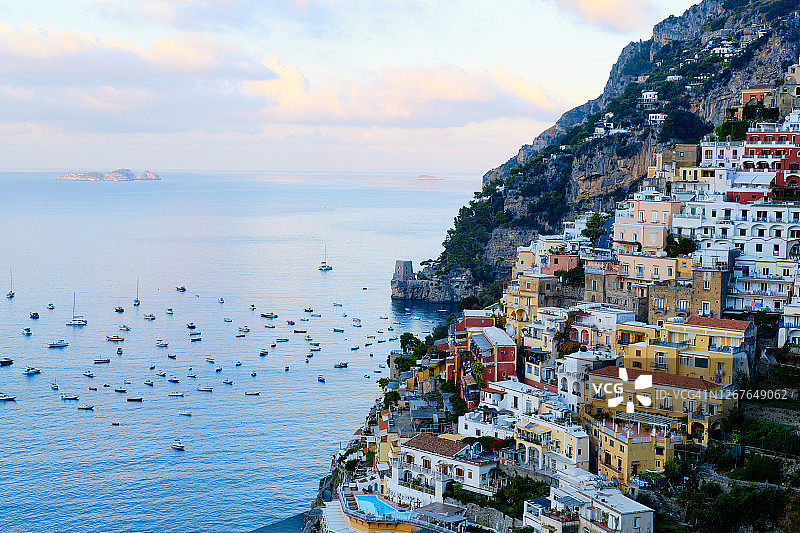 意大利黄昏时分的波西塔诺景色图片素材