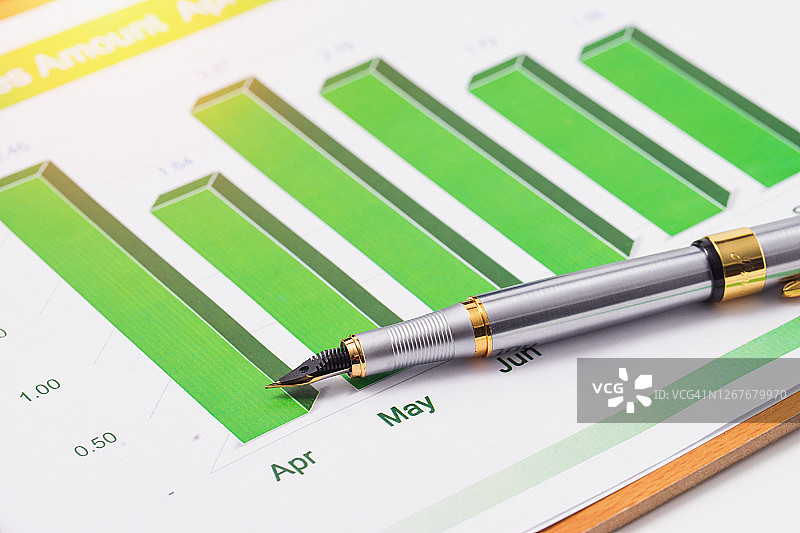 钢笔和商业图表图片素材