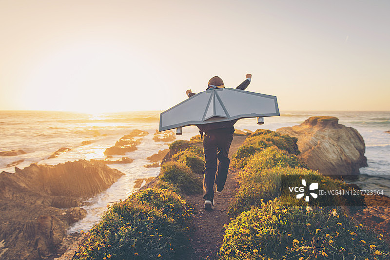 加利福尼亚商务人士与喷气背包图片素材