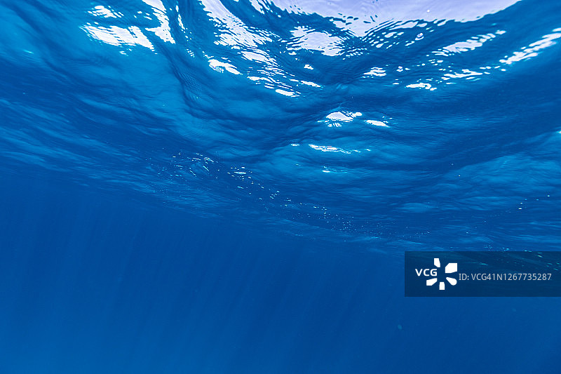 从下方看水面图片素材