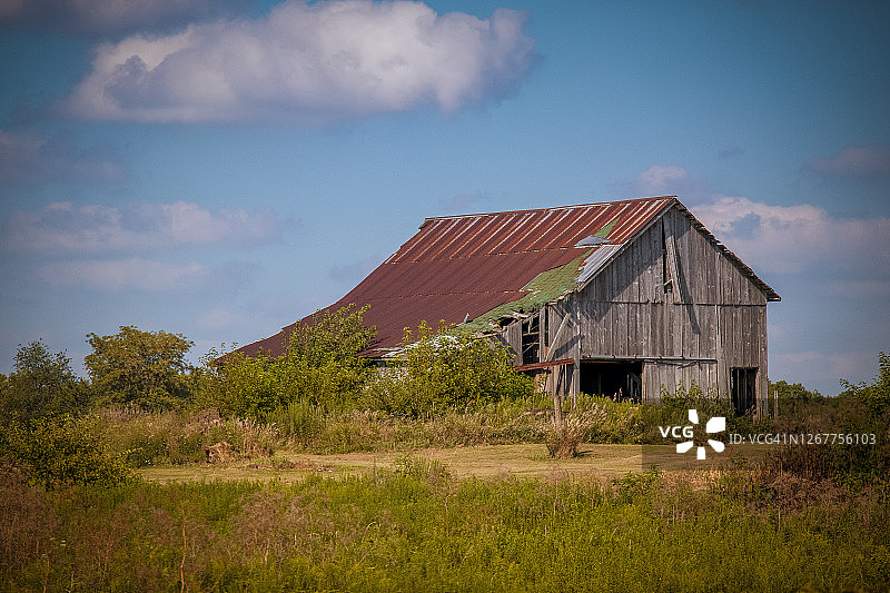破旧的谷仓图片素材