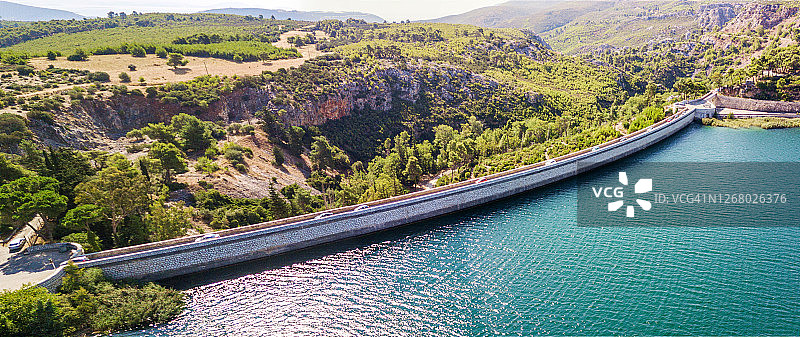 希腊马拉松湖大坝全景照片图片素材