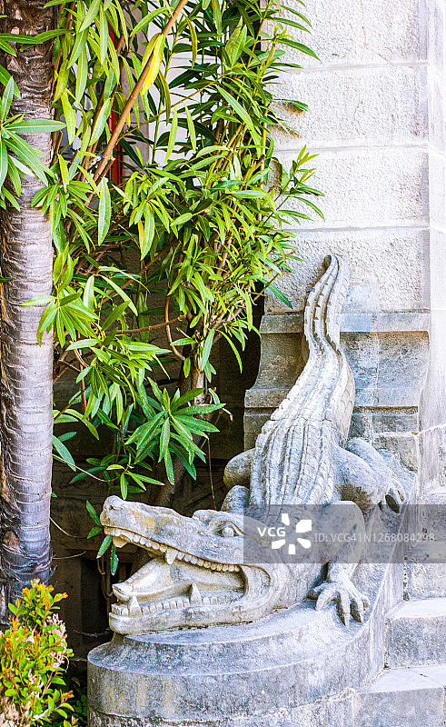 法国昂代伊修道院城堡鳄鱼形楼梯的装饰细节图片素材