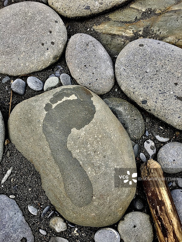 潮湿的脚印图片素材