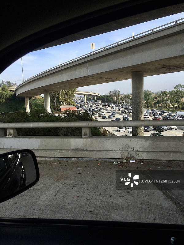 I-405高速公路上的交通图片素材