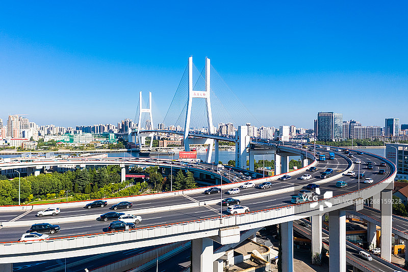 中国上海的南浦大桥螺旋图片素材