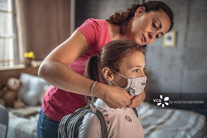 制作学校午餐盒图片素材