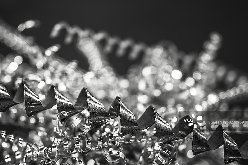 各种尺寸的金属屑的微距照片图片素材