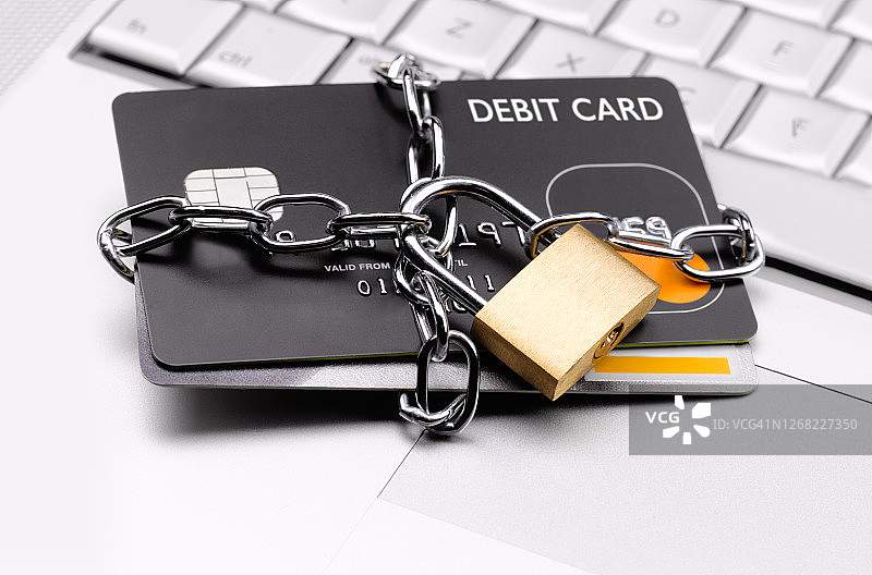 信用卡上的锁（安全）图片素材