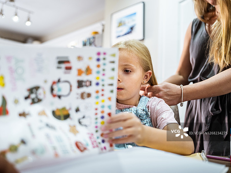 母女准备中图片素材