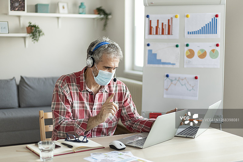 保持联络图片素材