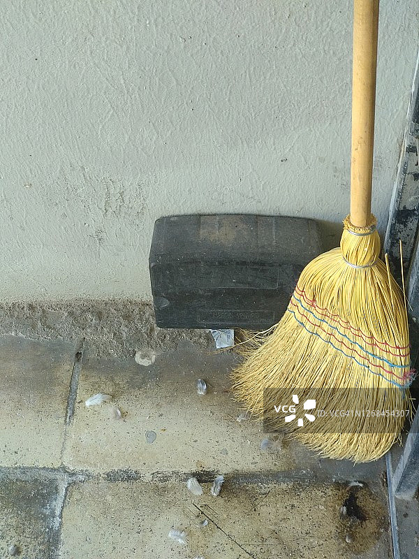 柳条刷子，希腊克里特岛干尼亚新镇图片素材