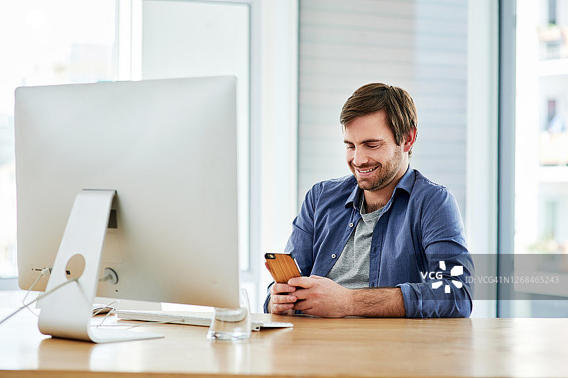 我应该给客户发送最新进展图片素材