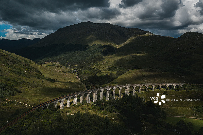 壮观的航拍照片：苏格兰格伦芬南高架桥，英国图片素材