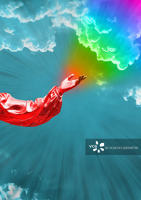 当代拼贴画。红色的手在深蓝色天空和彩虹飞过的云朵的背景下图片素材