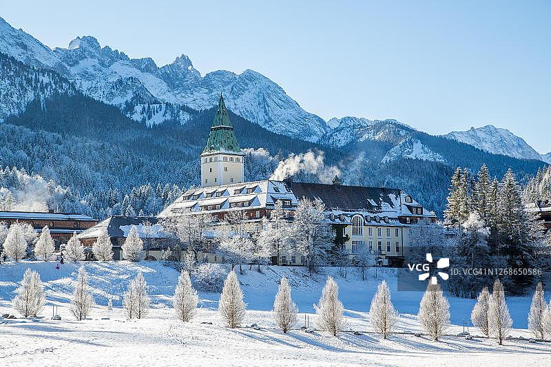 德国巴伐利亚州克吕恩埃尔毛城堡豪华酒店冬季景色图片素材