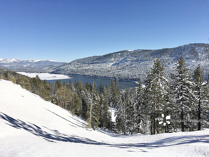 唐纳峰的冬季，加利福尼亚州特拉基图片素材