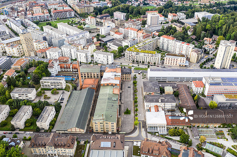瑞士弗里堡佩罗莱斯住宅区航拍景观图片素材