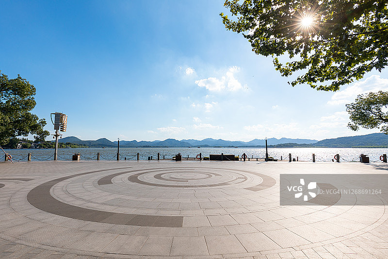 空荡荡的停车场图片素材