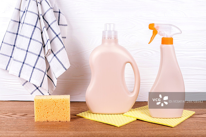家用不同表面的清洁套装图片素材